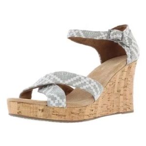 Toms Sienna Cork Wedge Heels Gray White Aztec Print size 8.5